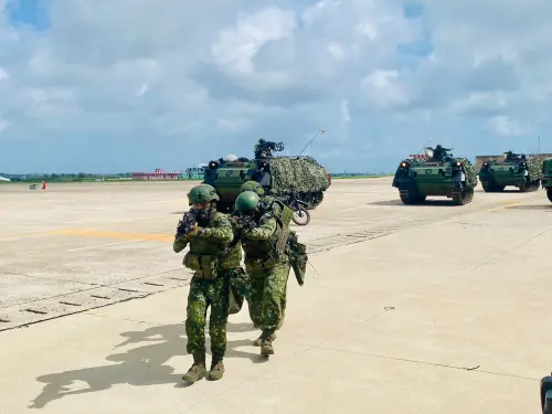 ▲CM21甲車馳援馬公機場戰術位置後，官兵立即進入戰術位子警戒。（圖／第一作戰區提供）