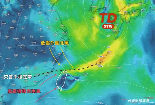 ▲熱帶性低氣壓的偏北風，將會和西南風交會，替台灣中部以北帶來較高的降雨機率。（圖／「台灣颱風論壇｜天氣特急」臉書）