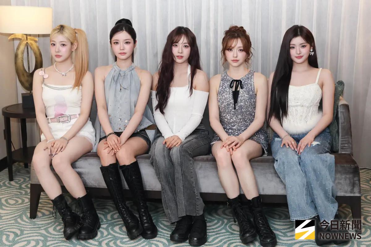 ▲FIFTY FIFTY成員Yewon（左起）、Keena、Hana、Chanelle Moon、Athena來台參加「2025 S2O Taiwan潑水音樂節」，受訪分享買Labubu盲盒的故事。（圖／記者朱永強攝）