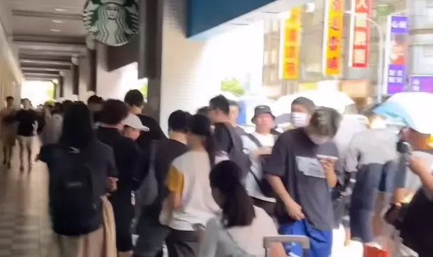 CFO雞排2430份免費領人潮炸裂！現場爆口角　長輩「1原因」領不到