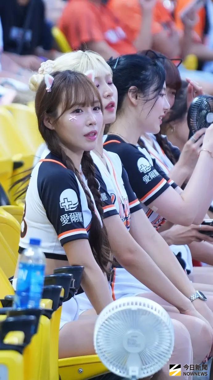 ▲斗山熊韓援雙星文慧真（如圖）、安惠志近日重磅宣布加盟統一獅，昨（12）日是2人首度現身中華職棒應援舞台，跟著《NOWNEWS今日新聞》一同來認識這2位韓籍女神吧！（圖／讀者提供）