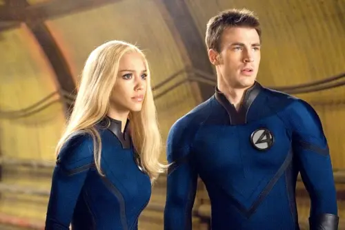 ▲潔西卡艾芭（左）與克里斯伊凡（右）是2005年版《驚奇4超人》中顏值最受稱道的姊弟，是片中兩大亮點。（圖／摘自MDb）