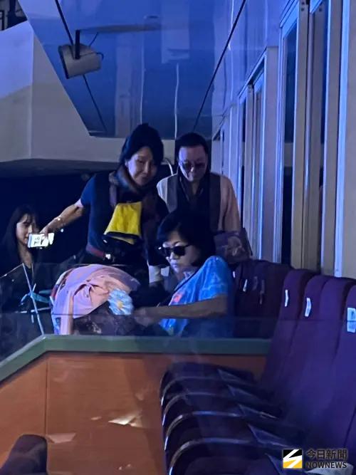 ▲GD家人現身小巨蛋。(圖/記者陳雅蘭攝) ▲GD家人現身小巨蛋。(圖/記者陳雅蘭攝)