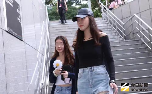 ▲郭台銘老婆曾馨瑩與女兒。(圖/記者陳雅蘭攝) ▲郭台銘老婆曾馨瑩與女兒。(圖/記者陳雅蘭攝)