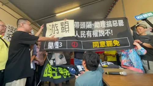 ▲陳玉鈴罷免案未通過，南投罷團舉布條聲援。（圖／南投罷團「去游除垢」提供，2025.07.13）