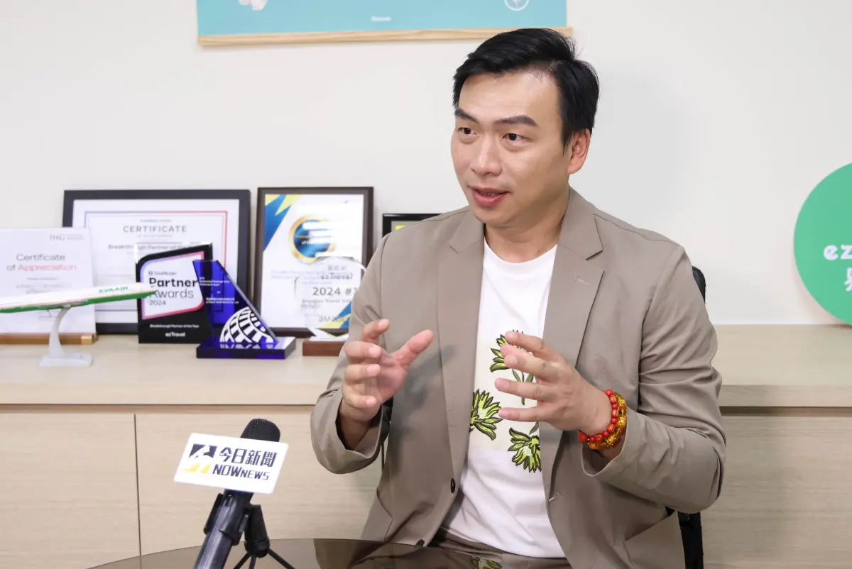 ▲易遊網迎接25週年，宣告2025年上半年營收相較去年同期成長20%，《NOWNEWS》專訪總經理陳志豪，大方分享近年機票熱賣、訂房量上漲的原因。（圖／記者朱永強攝）