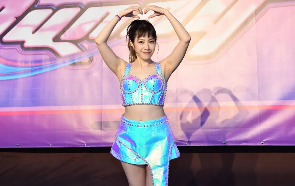 ▲徐懷鈺（如圖）以未來感的服裝在「S2O Taiwan潑水音樂節」演出，還會展現自己學習的DJ技能，將「獨自升級」的成果和觀眾分享。同樣參與此活動的GENBLUE幻藍小熊則有些可惜沒能欣賞到GD權志龍的現場演出。（圖／記者林柏年攝）