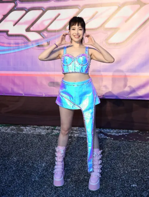 ▲徐懷鈺的服裝造型與演出都很吸引觀眾。（圖／記者林柏年攝）