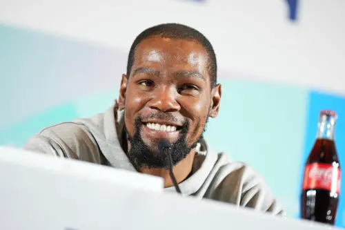 ▲休士頓火箭透過交易獲得「KD」Kevin Durant，Jalen Green與Dillon Brooks成為籌碼送往太陽的消息也正式揭露更多內情。事實上，火箭隊早在去年就已將Green擺上交易檯面，這次的送出並非倉促決定，而是經過長期鋪排。（圖／美聯社／達志影像）