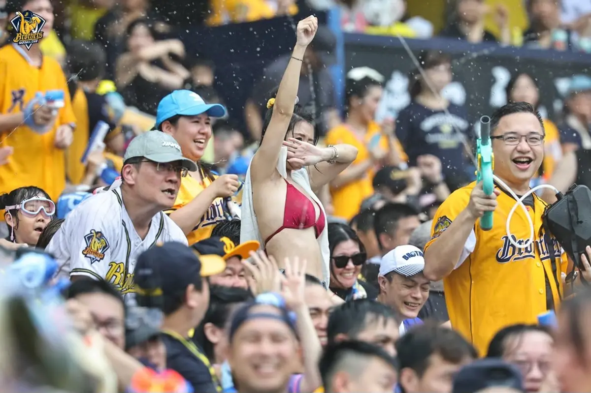 ▲中信兄弟年度招牌主題日「涼水祭」於7月12、13日於台中洲際棒球場盛大登場，根據中信兄弟球團透露，在高溫天氣與暑假檔期的雙重加持下，兩日活動總計吸引28,610人進場，共創本季洲際球場第3與第4高的觀賽人數。（圖／中信兄弟提供）