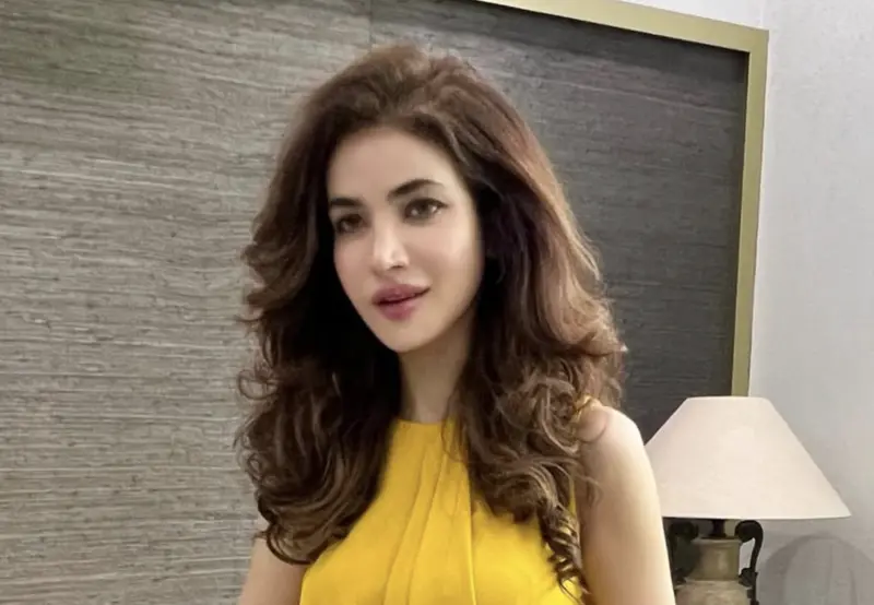 ▲32歲巴基斯坦女星胡瑪拉阿斯嘉離奇身亡，遺體在家中超過8個月才被發現，已經分解到某一種程度，增加勘驗上的困難，目前死因也成謎，有的報導稱應是自然死亡，也有的稱整件案子為「謀殺調查」。（圖／摘自IG）