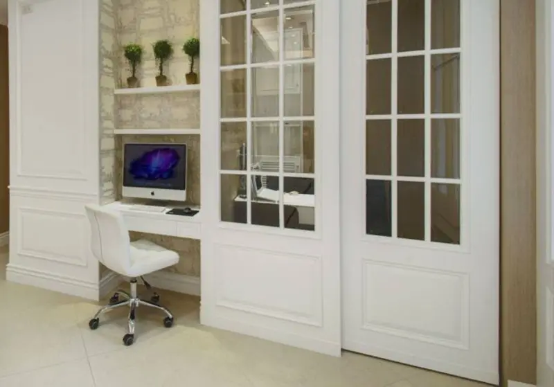 ▲女老師指控男牙醫裝假牙時觸摸胸部、私處，但診間採半開放式設計，從外面可輕易看看到裡面發生什麼事。（圖／翻攝本案診所網頁）