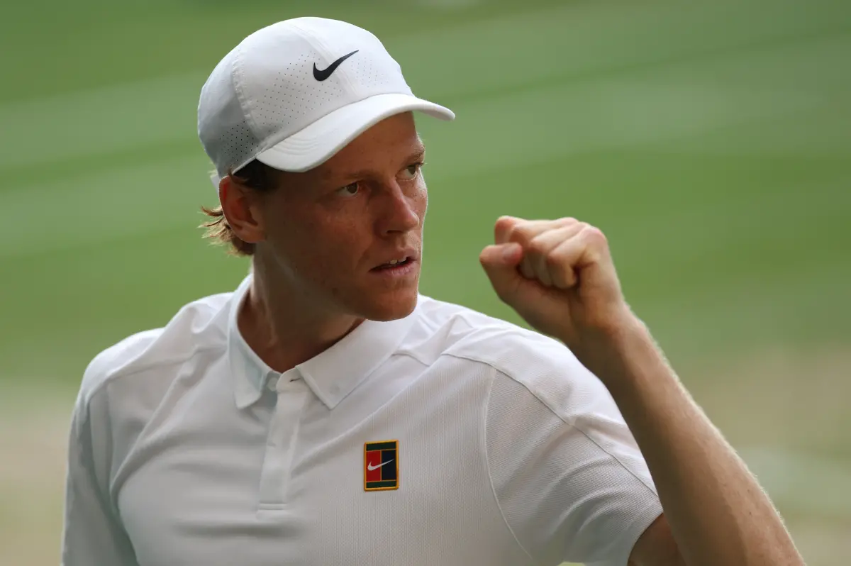 ▲▲Jannik Sinner在2025年溫網男單決賽逆轉Carlos Alcaraz奪冠，生涯首度稱霸草地大滿貫，不僅雪恥法網失利，更讓這位23歲世界球王身價突破9億台幣，穩坐當今最具商業價值的男子球星之一。（圖／路透／達志影像）	