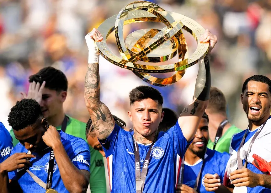 ▲切爾西擊敗了前六場比賽僅失一球的歐洲冠軍巴黎聖日耳曼（PSG）。這支在小組賽中力克馬德里競技、西雅圖海灣，淘汰賽再後來居上接連擊敗邁阿密國際、皇家馬德里、拜仁慕尼黑的巴黎聖日耳曼，卻在決賽以0比3敗給藍軍切爾西，結果出乎所有人預料。賽後，總教練Luis Enrique甚至與球員Joao Pedro發生爭執，可見全隊對這場失利的失望程度。更何況三顆失球皆在上半場就發生，挺令人錯愕。（圖／路透／達志影像）