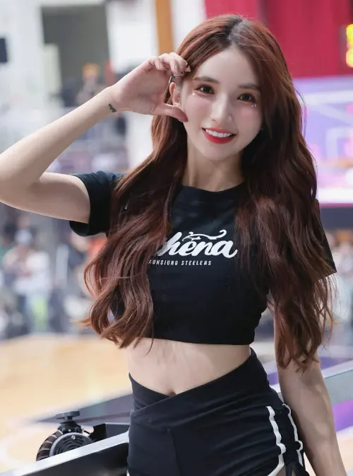 ▲Dora因小三醜聞形象受重創，傳樂天年底不和她續約。（圖／Dora小葳葳IG）