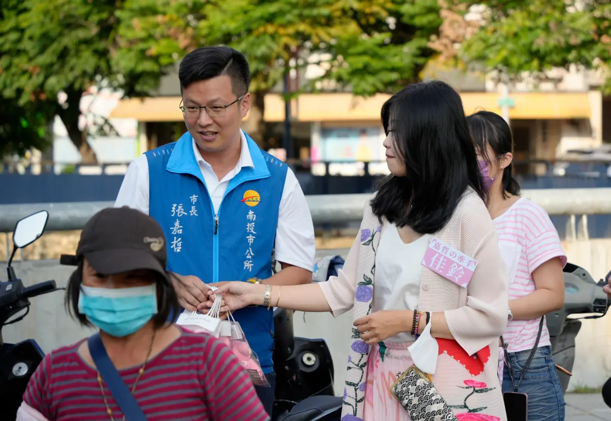 ▲南投市長張嘉哲（左）結婚不到3年，太太黃佳鈴（右）卻傳出婚內出軌醜聞。（圖／擷取自張嘉哲臉書）