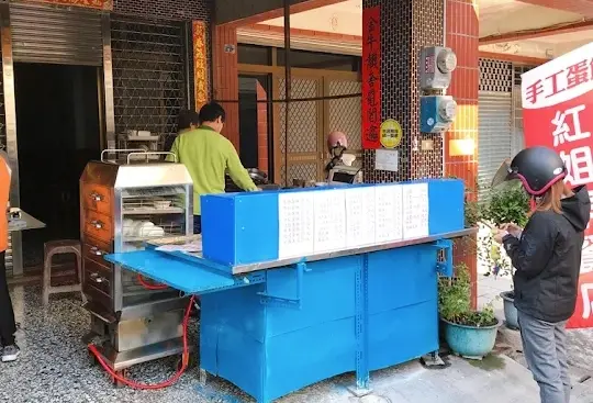 ▲有人意外發現台南有一間「紅姐早餐店」，意外撞名中國偽娘網紅「紅姐」，在社群上爆紅引發討論。（圖/Google評價）