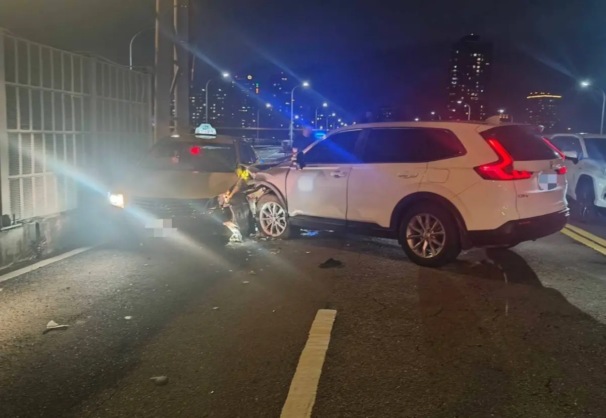 ▲前SBL王姓後衛酒駕逆向行駛台北橋對撞計程車，遭到公共危險罪起訴。（圖／警方提供）