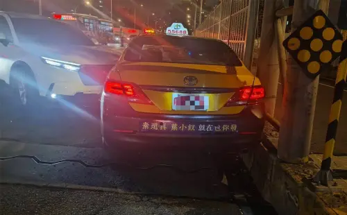 ▲蘇姓計程車司機手腳多處擦錯傷，但並未提告過失傷害。（圖／警方提供）