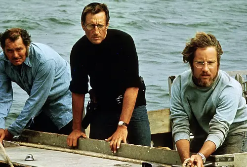 ▲李察德瑞佛斯（右）是《大白鯊》目前唯一在世的男主角。（圖／摘自IMDb）