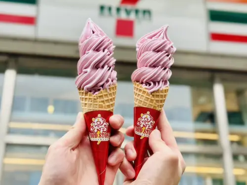 ▲7-11全台約百間門市販售酷聖石霜淇淋，7月16日起陸續推出新口味「野莓馬卡龍」。（圖／業者提供）