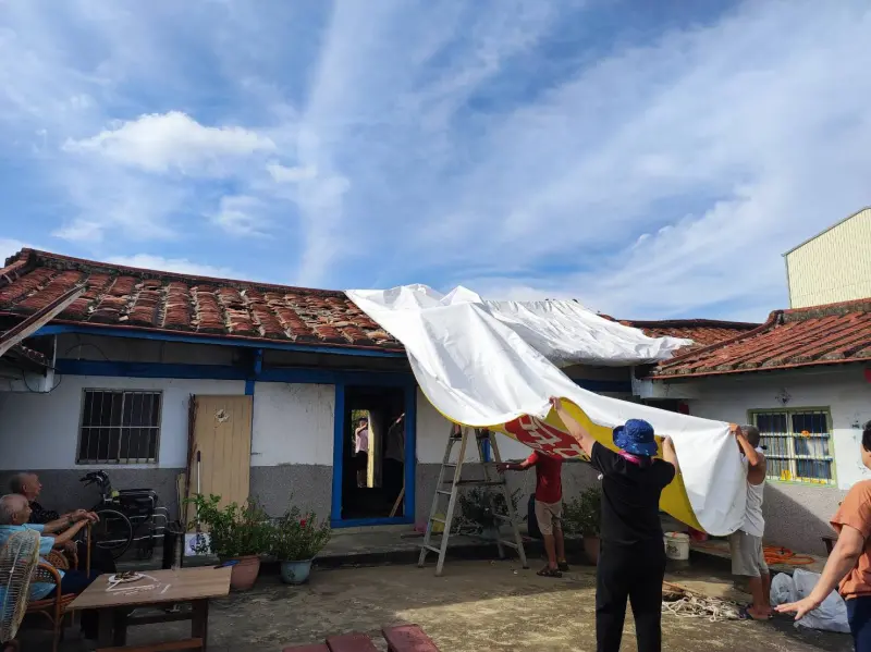 ▲帆布成為當前最迫切的物資(圖／張芬郁提供2025.7.14)