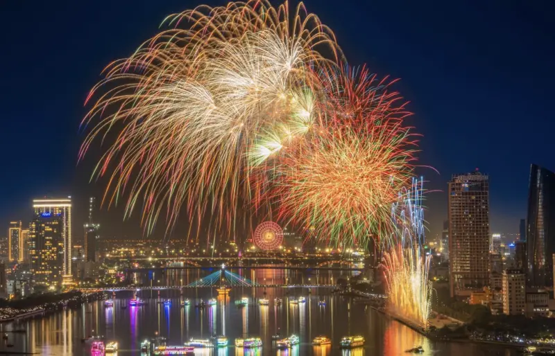 ▲2025年峴港國際煙火節近期舉辦，吸引來自各國的煙火團隊參加競賽。（圖／翻攝自越南快訊）