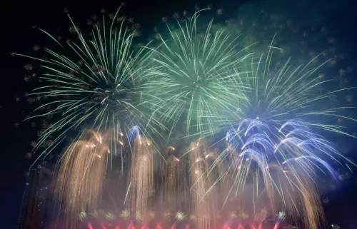 ▲Z121團隊共使用逾5000枚煙火，從主辦方提供的7000枚中精挑細選，表演中包含如垂柳、水平綻放等特殊效果。（圖／翻攝自越南快訊）