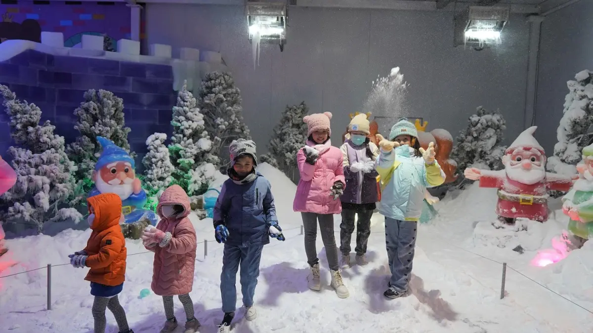 ▲「童話冰宮」，小朋友驚呼好像真的到了雪國，感受北國雪景魅力。（圖／屏東縣府提供）