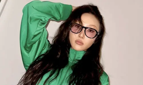 華莎在節目中提到因為監聽耳機爆炸,因此左耳聽力受損了。(圖/華莎IG) ▲華莎在節目中提到因為監聽耳機爆炸,因此左耳聽力受損了。(圖/華莎IG)