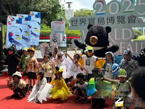▲20多名四季藝術幼兒園小朋友變身各種鳥類現身，群鳥紛飛，並有模有樣的走秀，超可愛。（圖／記者金武鳳攝，2025.7.14)