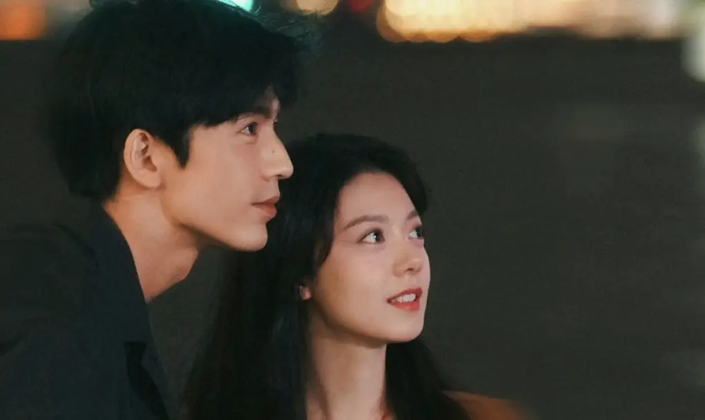 ▲張凌赫（左）、趙今麥（右）再度攜手主演《櫻桃琥珀》，卻因為劇情太牽強挨轟。（圖／翻攝自微博）