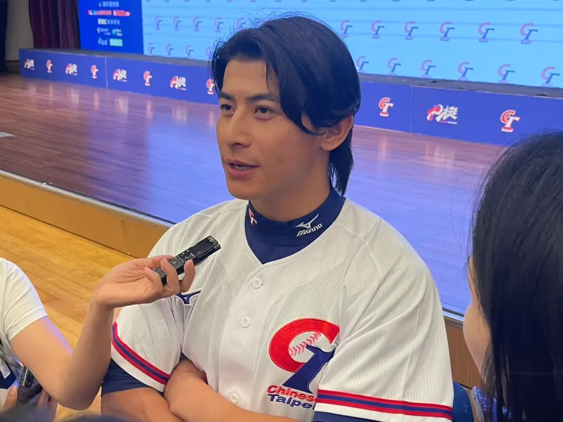 ▲中華棒協今舉辦中華隊誓師大會，大學長陳傑憲到場應援，談到12強奪冠回憶，以及學生時期首次入選國家隊，還拿到投手獎的有趣事蹟。（圖／記者林子翔攝）