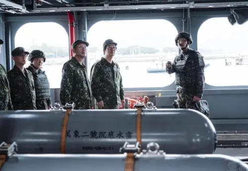 ▲總統賴清德登艇視導布雷系統。（圖／軍聞社提供，2025.07.14）