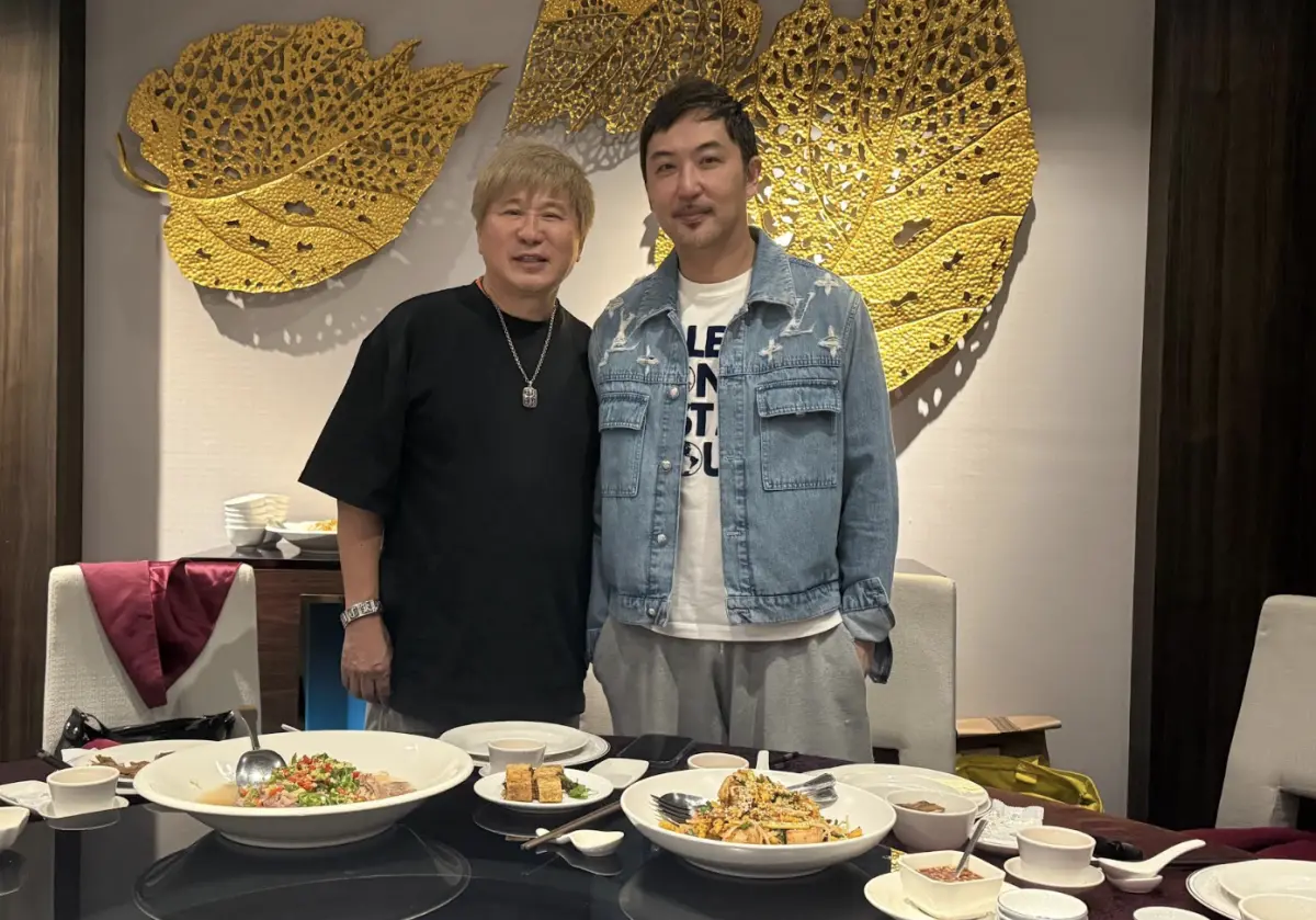 ▲胡瓜（左）的《鑽石舞台之夜》餐會，前女婿李進良（右）也參加，對媒體解釋了診所涉及非法醫材使用的風波，也坦言護理師遭丈夫殺害，會成立信託基金幫忙她的兩個女兒完成學業。（圖／記者蘇詠智攝）