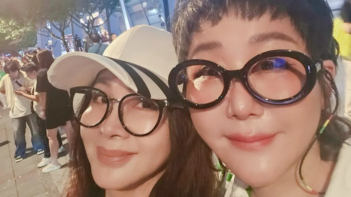 ▲陳美鳳（左）在藍心湄（右）陪同下，於昨（13）日朝聖GD演唱會，直呼震撼又幸福，整晚起雞皮疙瘩，並透露今天一早還得靠雞蛋補充體能，展現追星後的女神養生日常。（圖／翻攝自陳美鳳臉書）