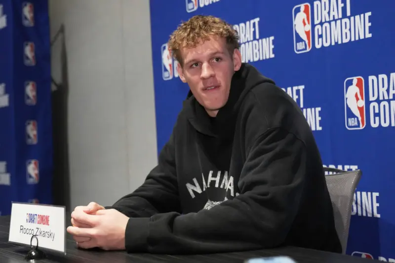 ▲明尼蘇達灰狼正積極尋找能幫助球隊突破瓶頸的拼圖。雖然核心球星Anthony Edwards表現耀眼，但球隊深知僅靠他一人無法衝擊總冠軍。因此，球隊在選秀與補強上動作頻頻，今年的順位能選到年輕長人Rocco Zikarsky，讓灰狼總經理Matt Lloyd興奮不已。（圖／美聯社／達志影像）