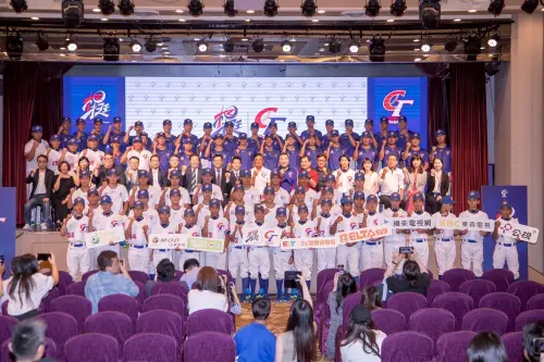 中華隊三級棒球成軍誓師大會」大合照。(圖/中華棒協提供) ▲中華隊三級棒球成軍誓師大會」大合照。(圖/中華棒協提供)