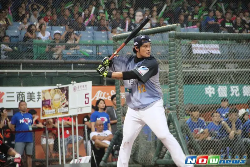 中職明星賽／林智勝全壘打大賽轟破紀錄！為「慈善金球」累到癱地