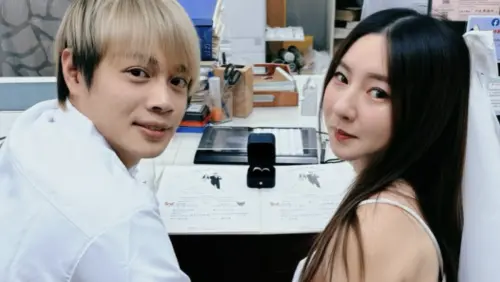 YTR儒哥快當爸了！「登記結婚」恩愛畫面曝光　放閃甜喊：蔡太太
