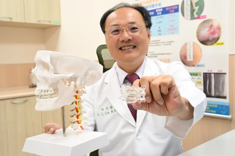 ▲醫師建議，置換人工椎間盤後，大幅改善頸椎疼痛患者的生活品質(圖／醫院提供2025.7.15)