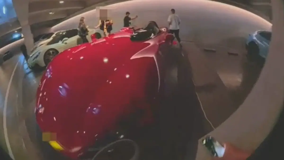 ▲調查局台中市調處前往法拉利詐騙案主嫌的台中七期豪宅查扣多輛名車。（圖／調查局提供）