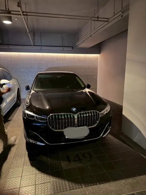 ▲台中市調處前往陳肯特七期豪宅查扣保時捷、BMW、特斯拉等名車。（圖／調查局台中市調處提供）