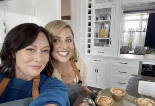 ▲香儂道荷蒂（左）去世滿一年，莎拉蜜雪兒吉蘭（右）想到過往的情誼，還是會感到心碎。（圖／摘自IG）