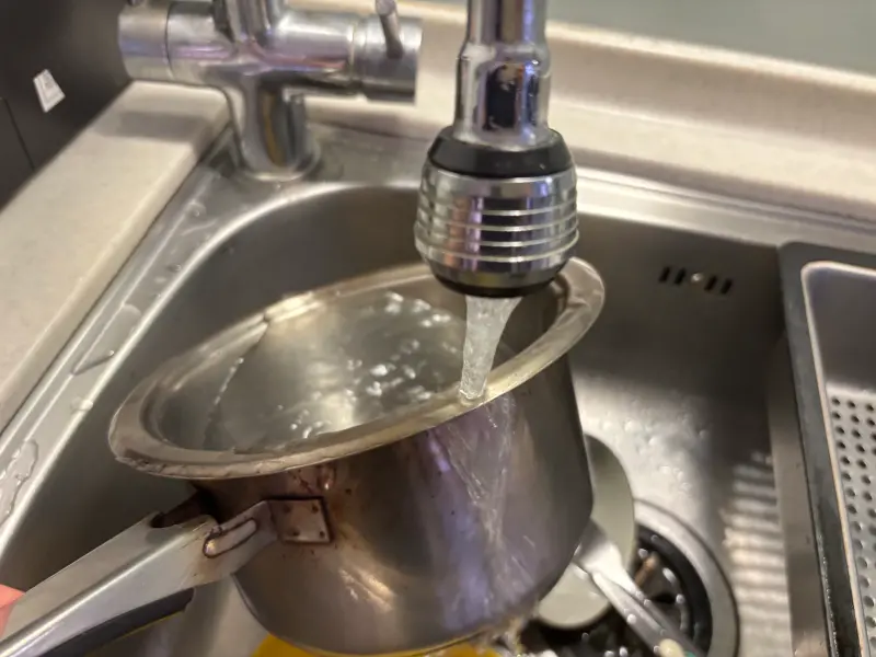 ▲不鏽鋼鍋具堅固耐用，但專家提醒，不鏽鋼鍋還是會生鏽，要是清洗完少了「擦乾」這動作，可能會影響鍋具的使用壽命。（圖／記者徐銘穗攝）