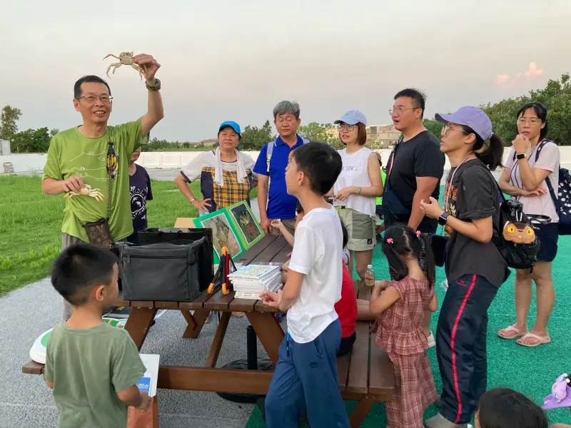 ▲高美濕地陸蟹巡守體驗活動，7月16日上午9時開放報名(圖／農業局提供2025.7.15)