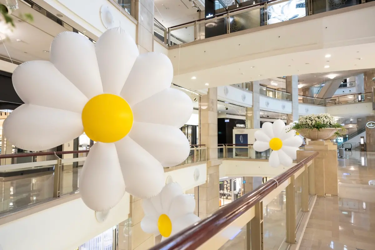 ▲《G-DRAGON MEDIA EXHIBITION  Übermensch》台北101購物中心4F中環花園裝置搶先亮相。（圖／台北101提供）