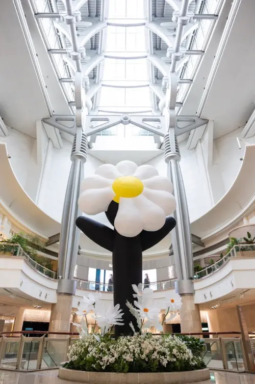 ▲《G-DRAGON MEDIA EXHIBITION  Übermensch》台北101購物中心4F中環花園裝置搶先亮相。（圖／台北101提供）