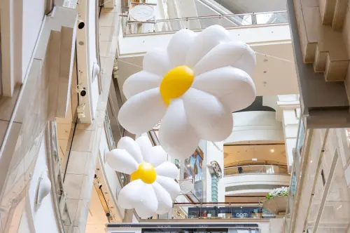 ▲《G-DRAGON MEDIA EXHIBITION  Übermensch》台北101購物中心4F中環花園裝置搶先亮相。（圖／台北101提供）