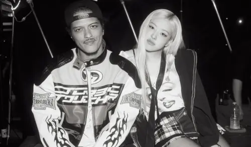 ▲Bruno Mars（左）驚喜出現在BLACKPINK演唱會上。（圖／Rosé IG）